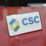 Placa de Metal Personalizada com gravação de logotipo de marca corporativa. Brinde corporativo distinto.