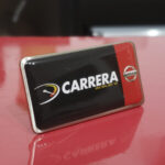Placa de Metal Personalizada com gravação de logotipo de marca corporativa. Brinde corporativo eficiente.