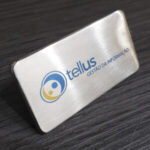 Placa de Metal Personalizada com personalização de logotipo de marca corporativa. Brinde personalizado sofisticado.