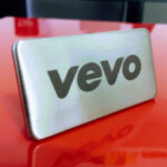 Placa-de-Metal-VEVO-300x300-1.jpg