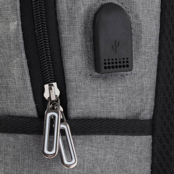 Mochila Personalizada com personalização de marca corporativa. Tipo de brinde corporativo para empresas.