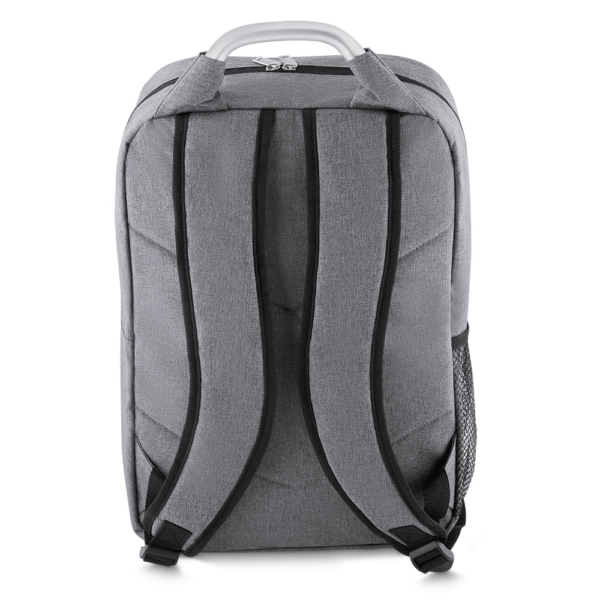 Mochila Personalizada com personalização de marca empresarial. Tipo de brindes para empresa.