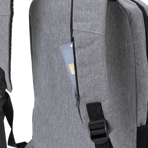 Mochila Personalizada com personalização de marca empresarial. Tipo de brindes para empresa.