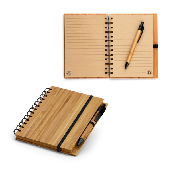 (18x13 cm) | Caderno Ecológico Personalizado A5 capa dura em bambu | COM PAUTA - HUBSP-93485 - A Huble oferece atendimento especializado para brindes corporativos e mochilas personalizadas para empresas e agências de eventos. Sua melhor opção em brindes corporativos está na Huble com entrega para todo Brasil.