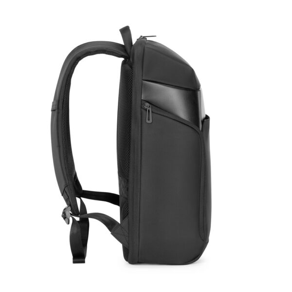 Mochila Personalizada com personalização de marca corporativa. Tipo de brindes para empresa.