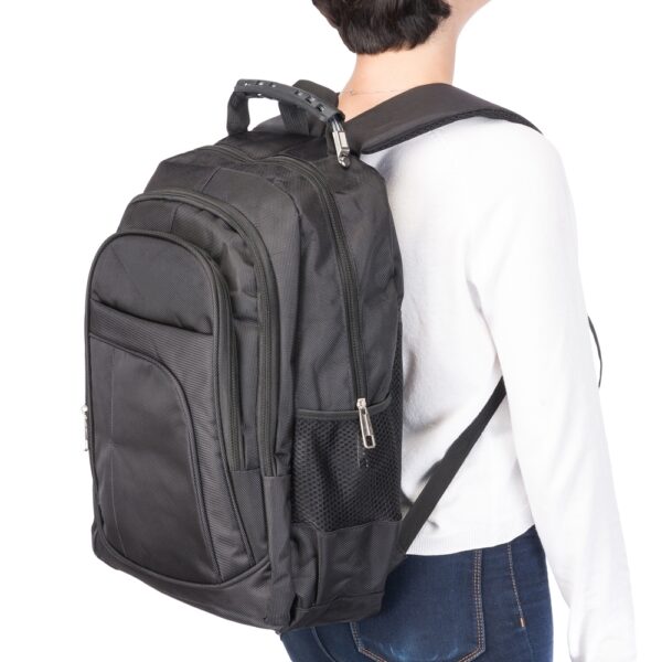 Mochila Personalizada com personalização de marca empresarial. Tipo de brinde personalizado para empresas.