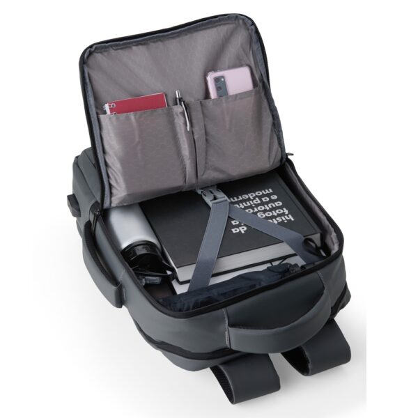 Mochila Personalizada com gravação de marca empresarial. Opção de brinde personalizado para empresas.
