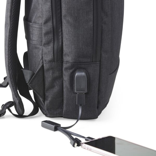 Mochila Personalizada com personalização de marca corporativa. Opção de brindes para empresa.