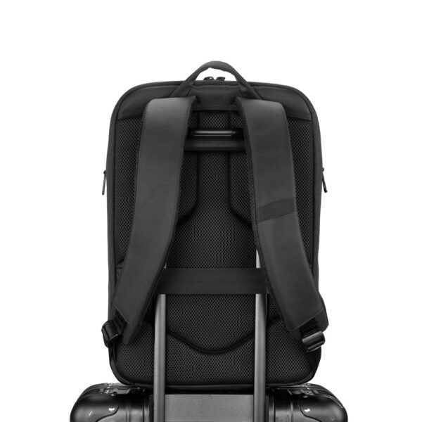 Mochila Personalizada com personalização de marca corporativa. Tipo de brindes para empresa.