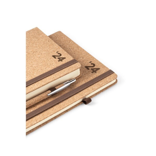 (21x14 cm) | Agenda Personalizada 2024 A5 em cortiça - HUBSP-66095 - Image 4