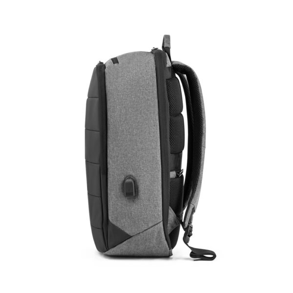Mochila Personalizada com personalização de marca corporativa. Tipo de brindes para empresa.
