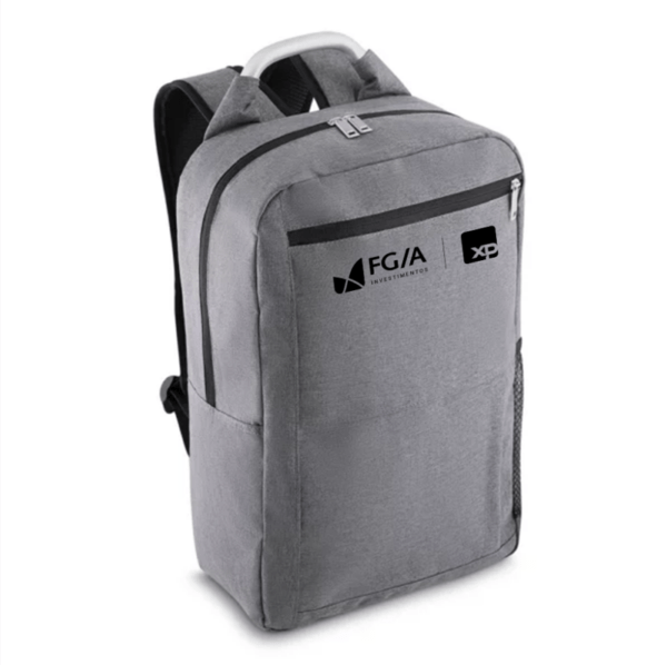 Mochila Personalizada com personalização de marca empresarial. Tipo de brindes para empresa.