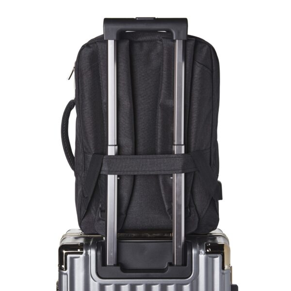 Mochila Personalizada com personalização de marca corporativa. Opção de brindes para empresa.