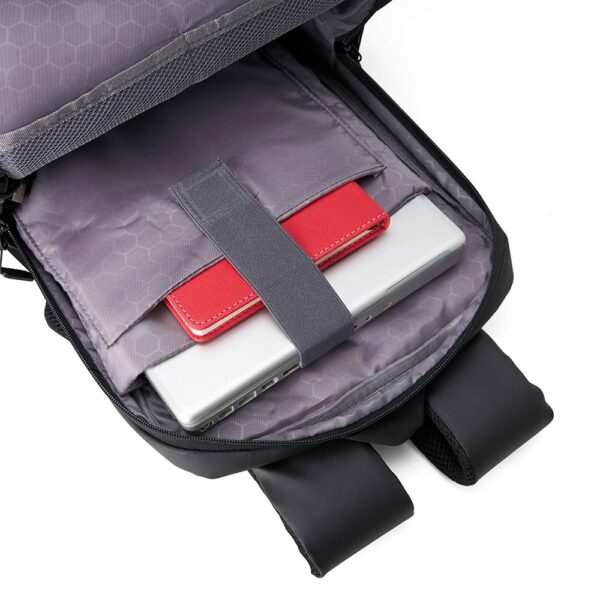 Mochila Personalizada com gravação de marca empresarial. Opção de brinde corporativo para empresas.