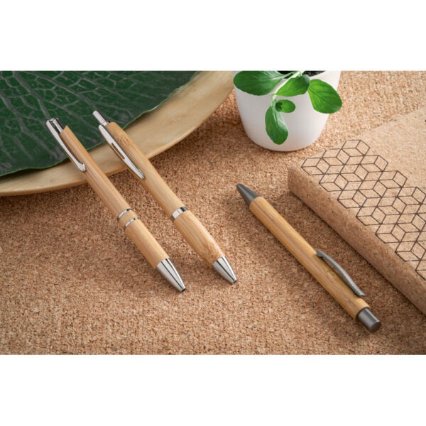 Caneta Personalizada com gravação de logotipo de marca empresarial. Brinde corporativo especial.