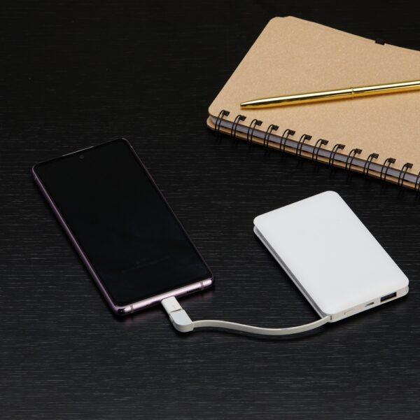 Power Bank Personalizado 5.000mAh com Indicador LED - HUBZB-06053 - A Huble oferece atendimento especializado para brindes corporativos e mochilas personalizadas para empresas e agências de eventos. Sua melhor opção em brindes corporativos está na Huble com entrega para todo Brasil.