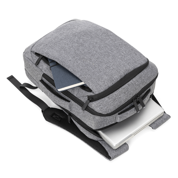 Mochila Personalizada com gravação de marca empresarial. Tipo de brinde personalizado para empresas.