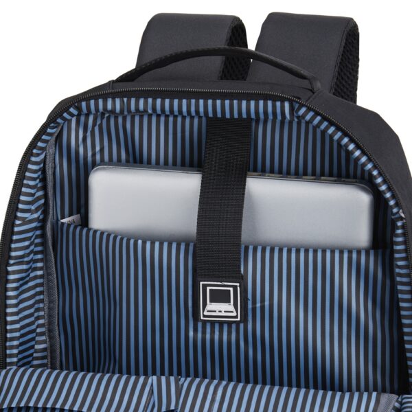 Mochila Personalizada com gravação de marca corporativa. Opção de brindes para empresa.