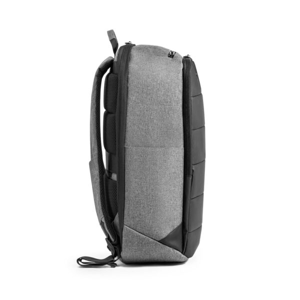 Mochila Personalizada com logotipo de marca empresarial. Tipo de brinde corporativo para empresas.