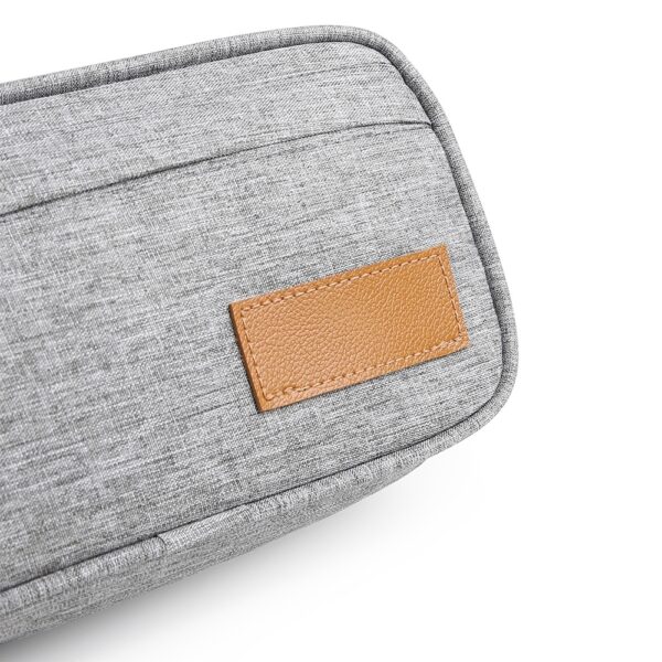 Necessaire Personalizada com personalização de logotipo de marca corporativa. Excelente brinde para empresas.