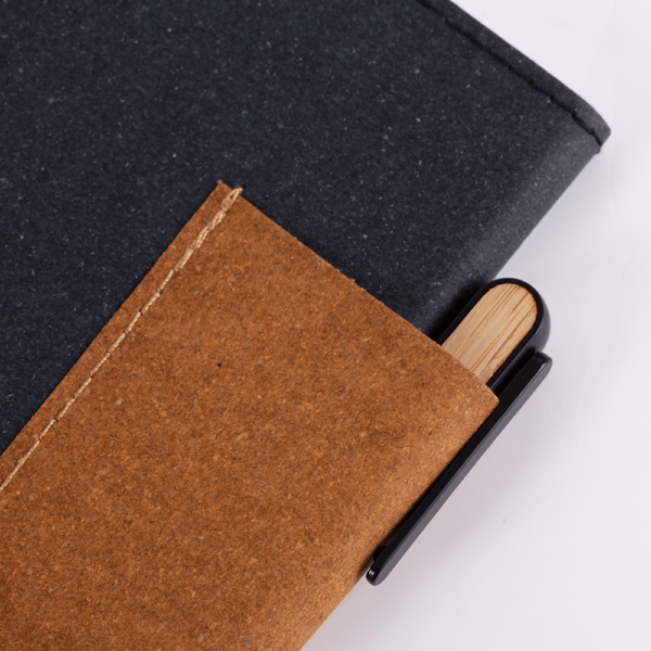 (21x14 cm) | Caderno Ecológico Personalizado de anotações em couro - COM PAUTA - HUBAS-CAD400 - Image 5