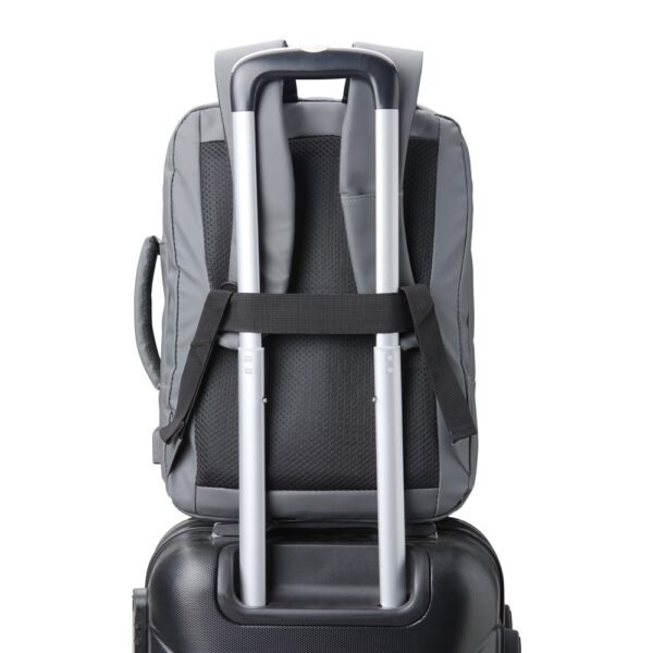 Mochila Personalizada com gravação de marca empresarial. Opção de brindes para empresa.