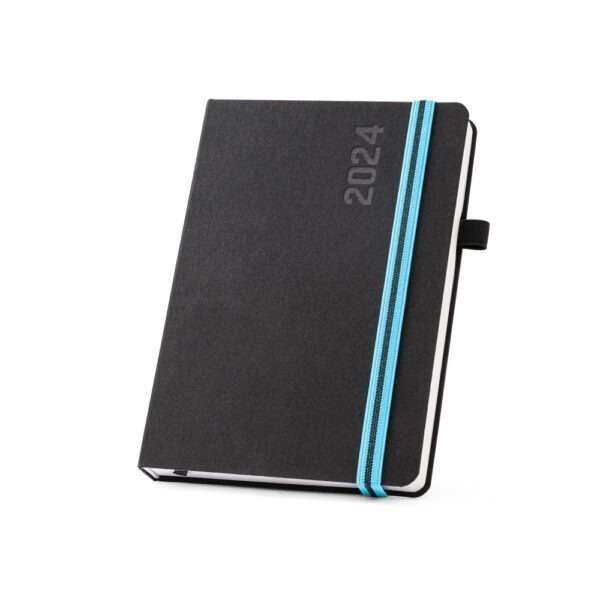 (21x14 cm) | Agenda Personalizada 2024 A5 em tecido poliéster - HUBSP-66190 - A Huble oferece atendimento especializado para brindes corporativos e mochilas personalizadas para empresas e agências de eventos. Sua melhor opção em brindes corporativos está na Huble com entrega para todo Brasil.