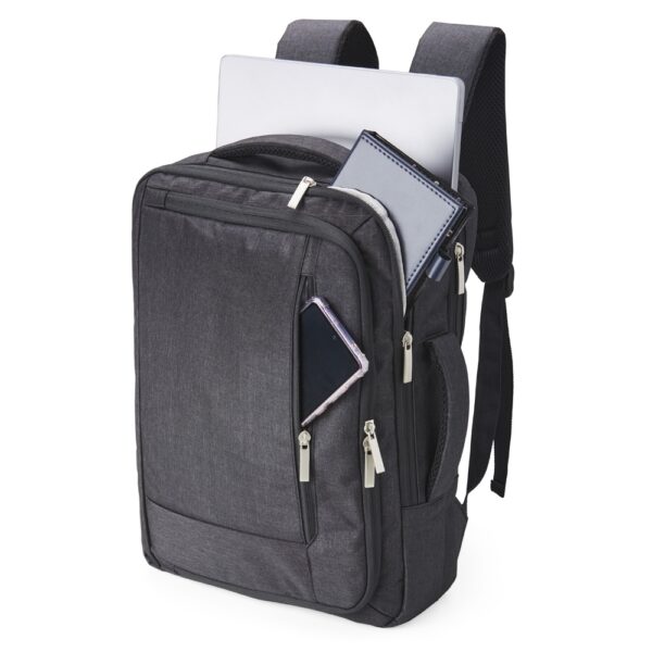 Mochila Personalizada com personalização de marca corporativa. Opção de brindes para empresa.