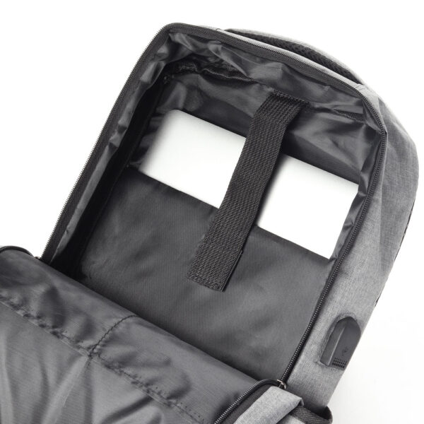 Mochila Personalizada com personalização de marca corporativa. Tipo de brinde personalizado para empresas.