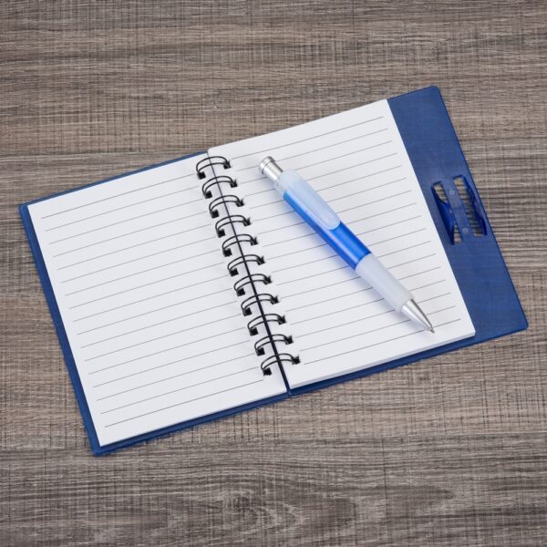 Caderno Personalizado com logotipo de marca empresarial. Opção de brinde personalizado para empresas.