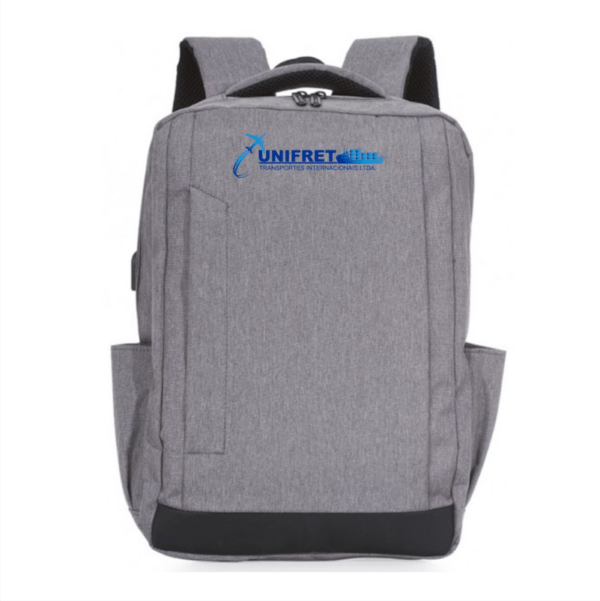 Mochila Personalizada com logotipo de marca corporativa. Tipo de brinde personalizado para empresas.